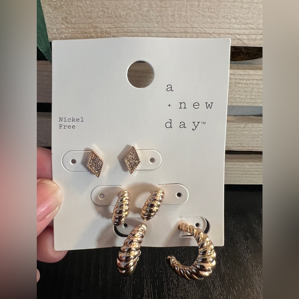 🌸4/$25 A New Day 3-pcs Gold tone Earrings